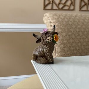 Adorable Highland Cow Platter Decoration - Purple Butterfly and Sunflower 🌻